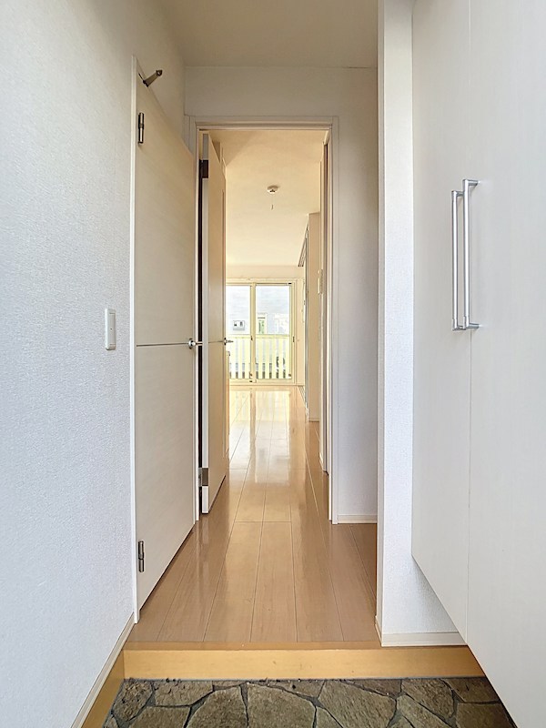 ビューラーKEN　Ｃ 玄関