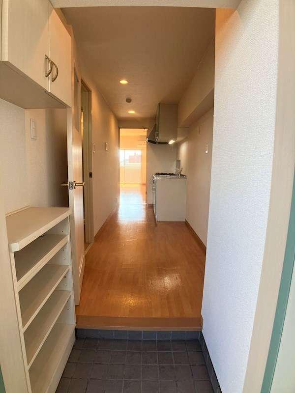 LOTUS MARSH元今泉 玄関