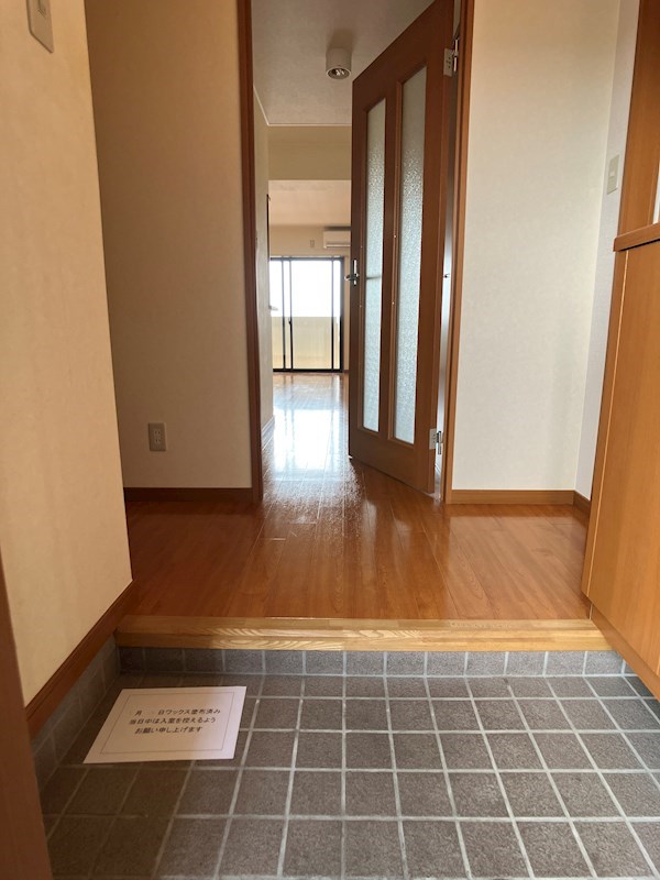 エソール中今泉 玄関