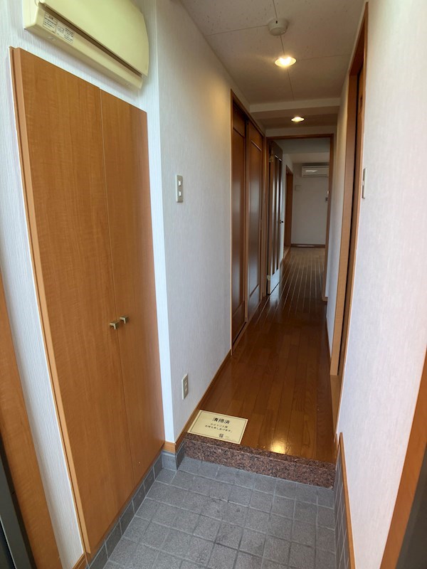 ファーストアベニュー 玄関