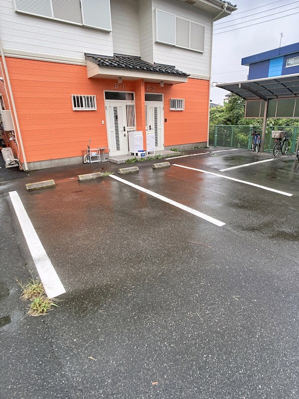 杉本ハイツ5号棟 駐車場