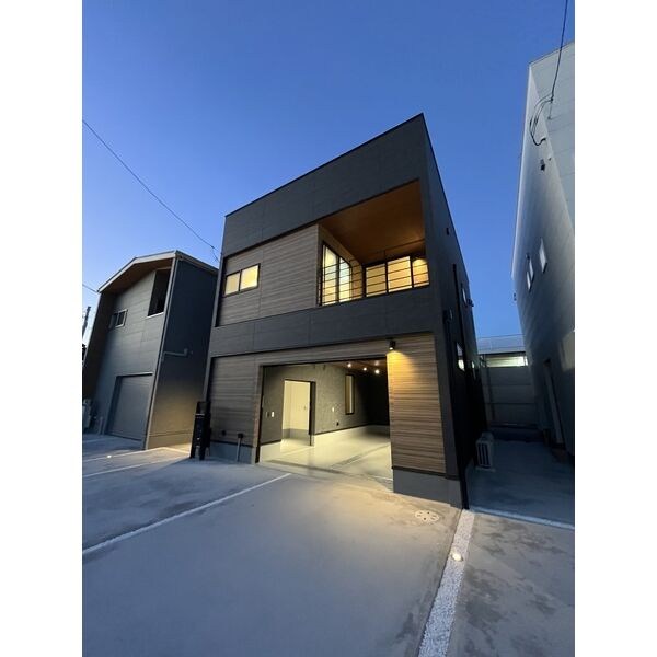 ＆　Cars  C棟 外観