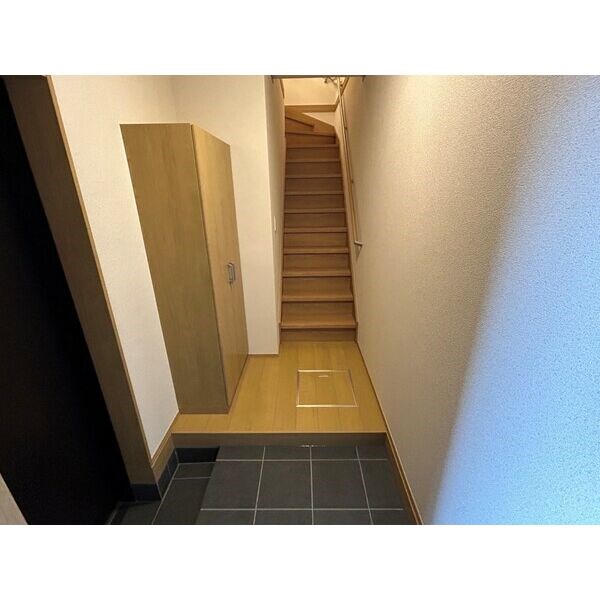 ルジュエ　B棟 玄関