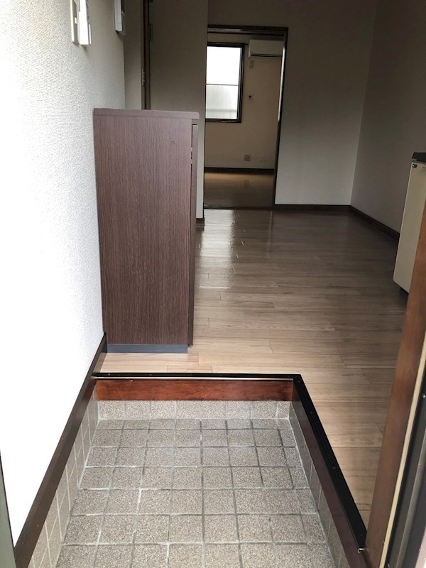 峰ハイツ 玄関