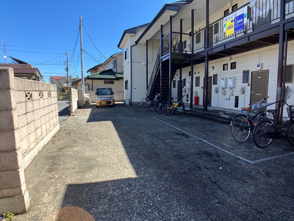峰ハイツ 駐車場