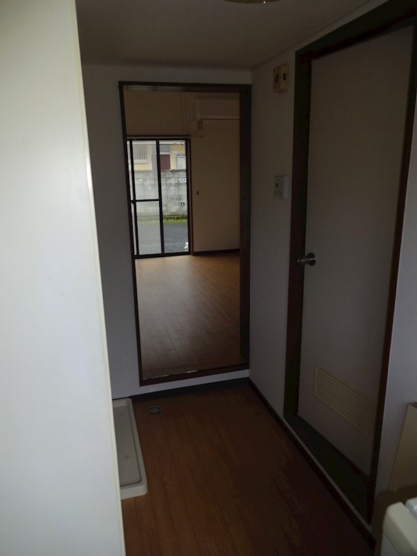 ロイヤルコーポ愛宕 玄関