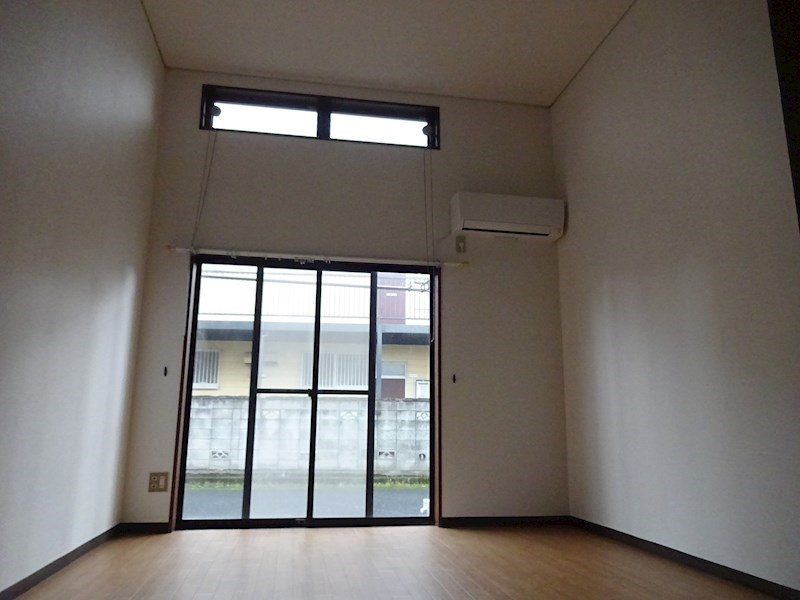 ロイヤルコーポ愛宕 リビング