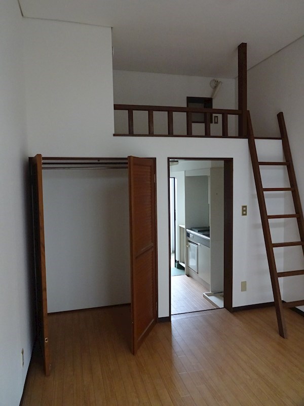 ロイヤルコーポ愛宕 ベッドルーム