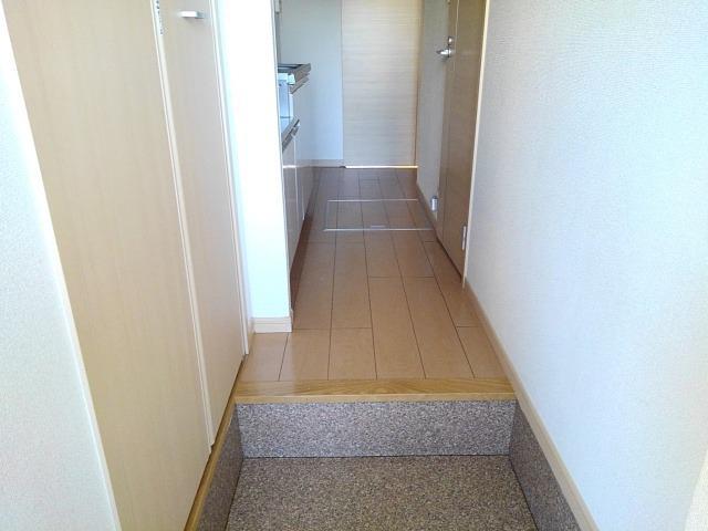 マリッチＹＳ．参番館 玄関