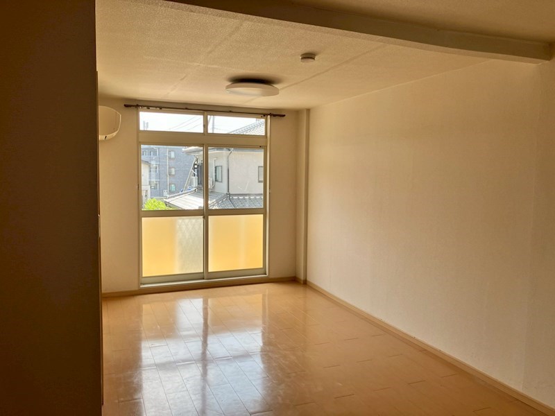 ファミール若木 リビング