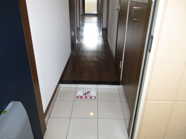 ロイヤル・ガーデン 玄関