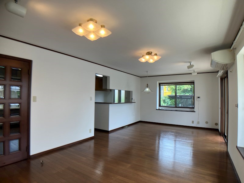 戸祭台貸家 リビング