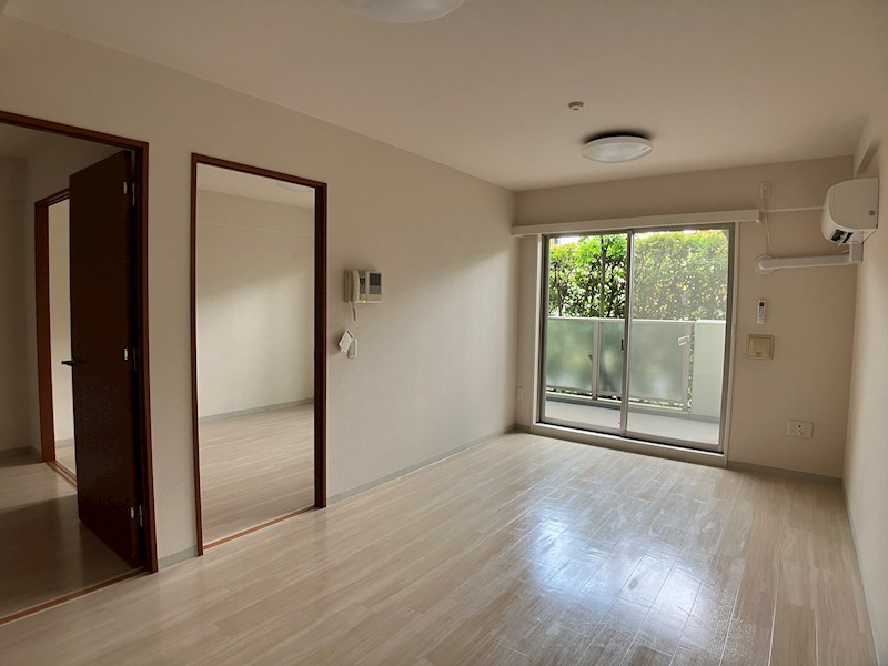 元今泉レジデンス リビング