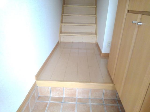 プリムロ－ズＢ 玄関