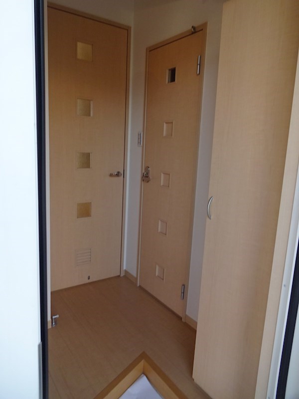 シャトーグランドハイム E 玄関