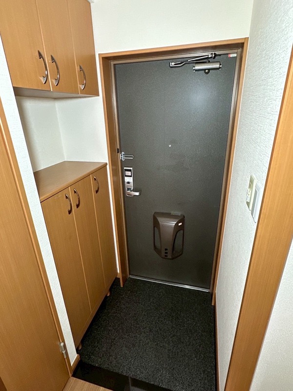 ルミエールM 玄関