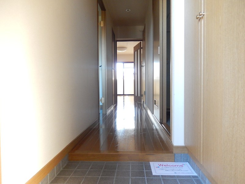 ベルタ　カーサ 玄関