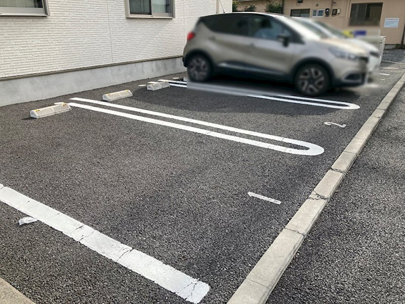 アヴェニール 駐車場