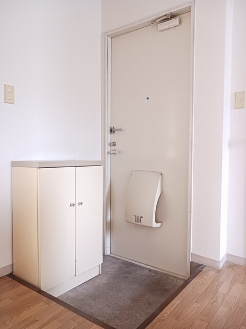 フレグランスアベＢ 玄関