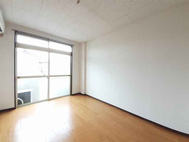 ユリカハイツ　Ⅲ リビング