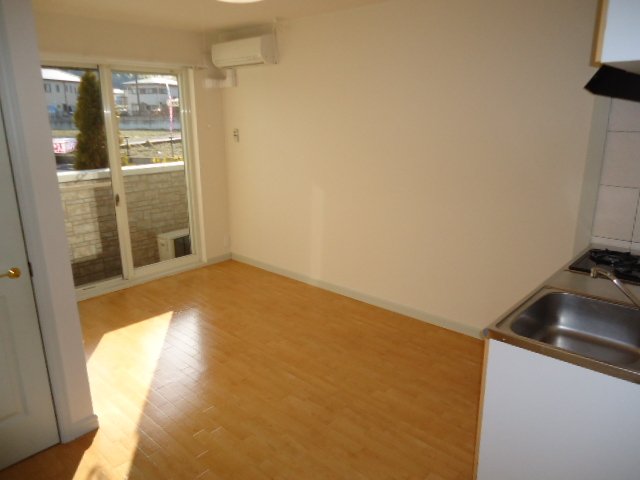 フォレスト　ヴィラ　パートⅡ リビング