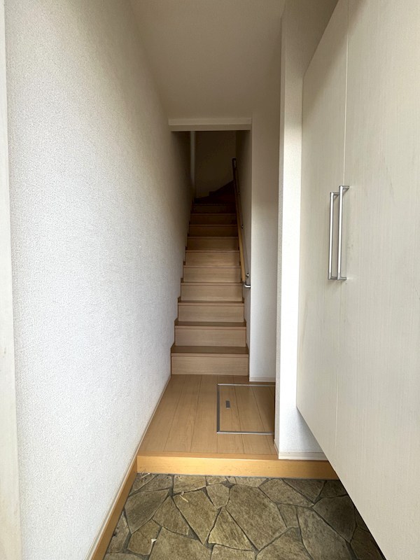 ビューラーKEN　C 玄関