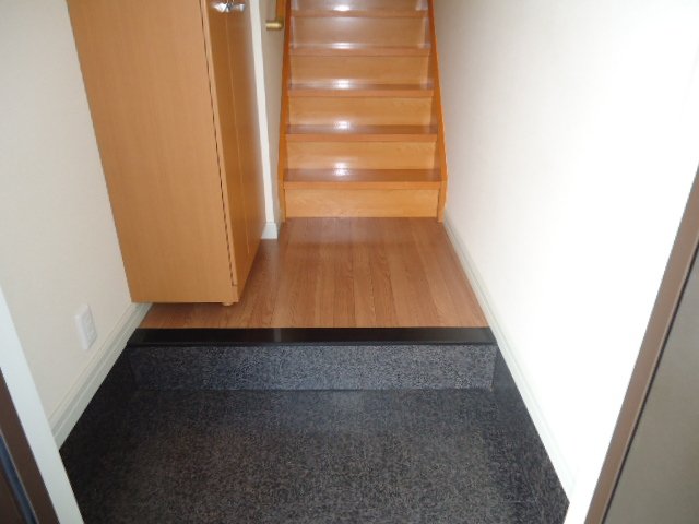 ルナ・ビレッジ 玄関