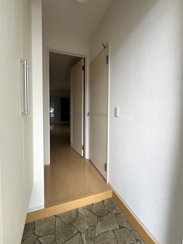 ビューラーKEN　C 玄関