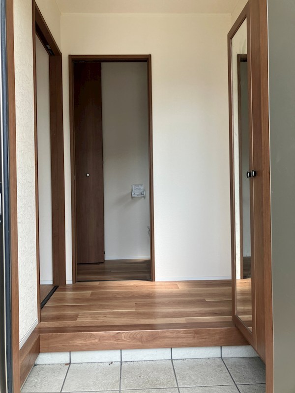 エルメゾン鶴田 玄関