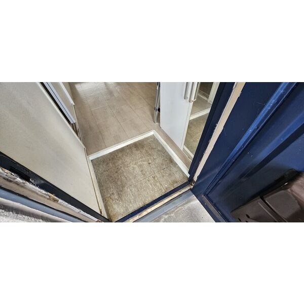 レナジア越戸 玄関