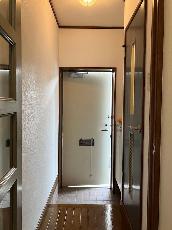 レジデンス三和 玄関