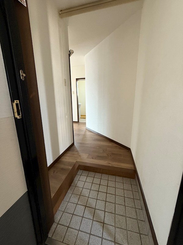 メゾン・ド・ナマイ 玄関