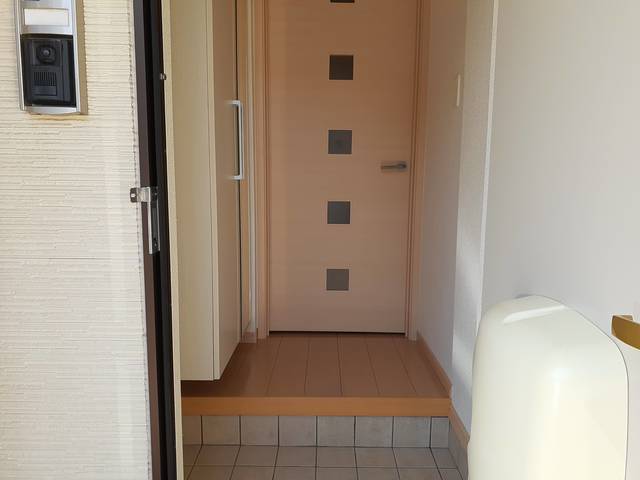 ウィステリアＢ 玄関