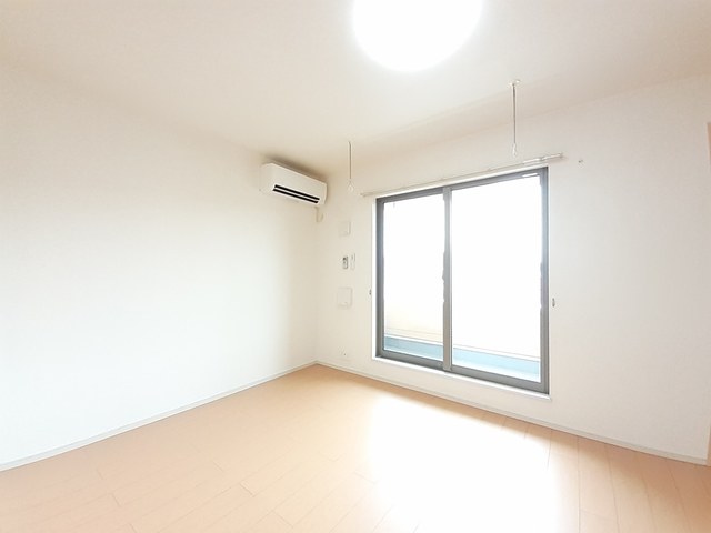 ジュネス リビング