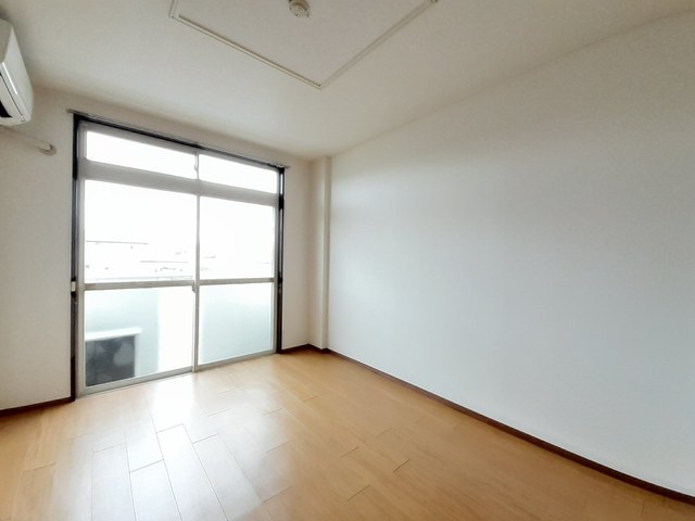 グリーンパレス恩田 リビング