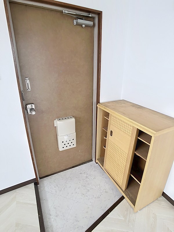 利久マンション 玄関
