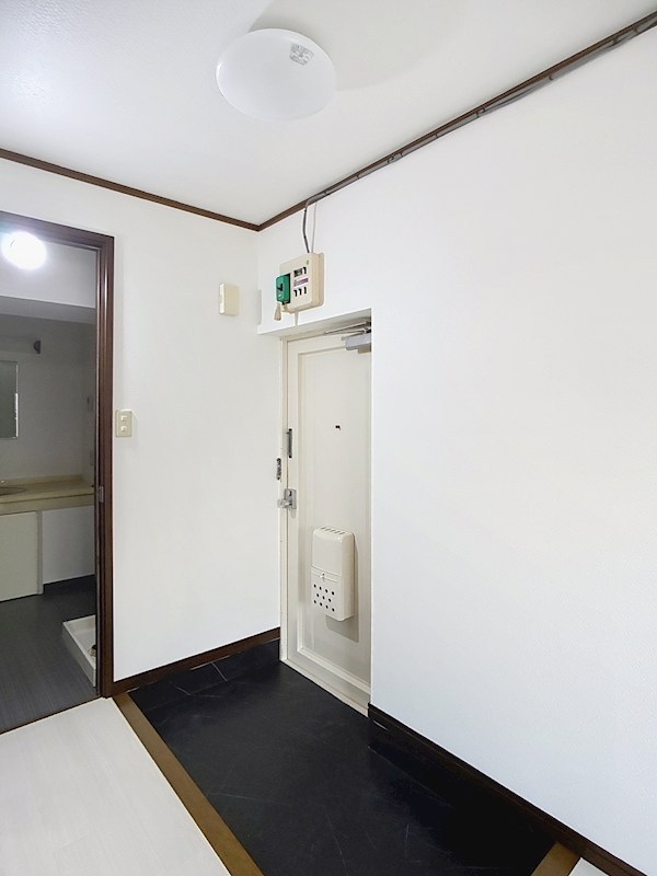 ソーラーハイツあづさ 玄関