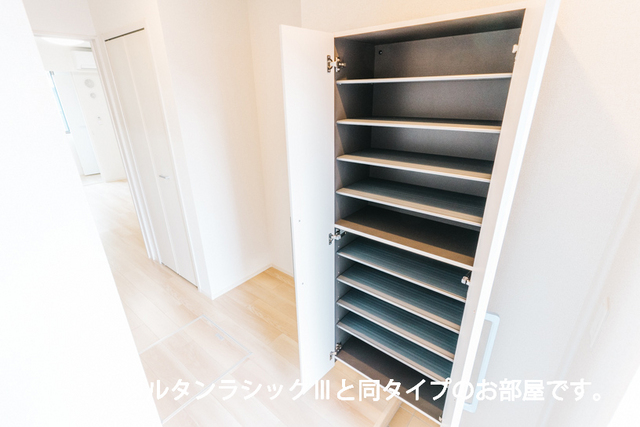 平松本町アパート 玄関