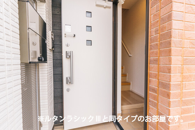 平松本町アパート 玄関