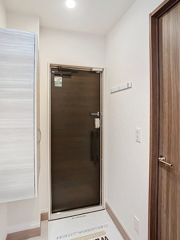 ロータスシャトー 玄関