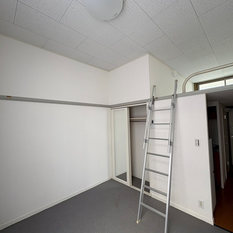 レオパレス浅間台 ベッドルーム