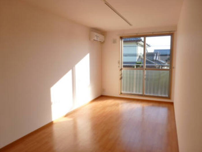 リースランド野高谷D リビング