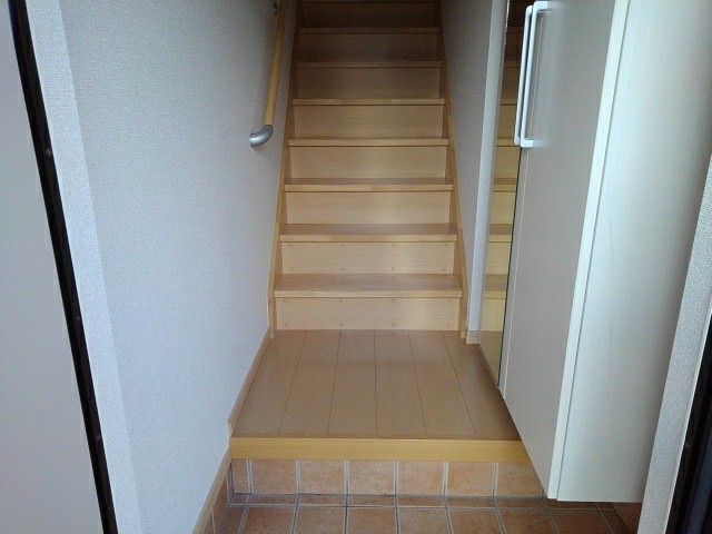 シャン・ド・フルール弐番館 玄関