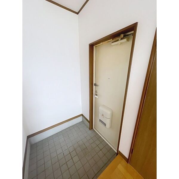 ファミールHIRAKAI B 玄関