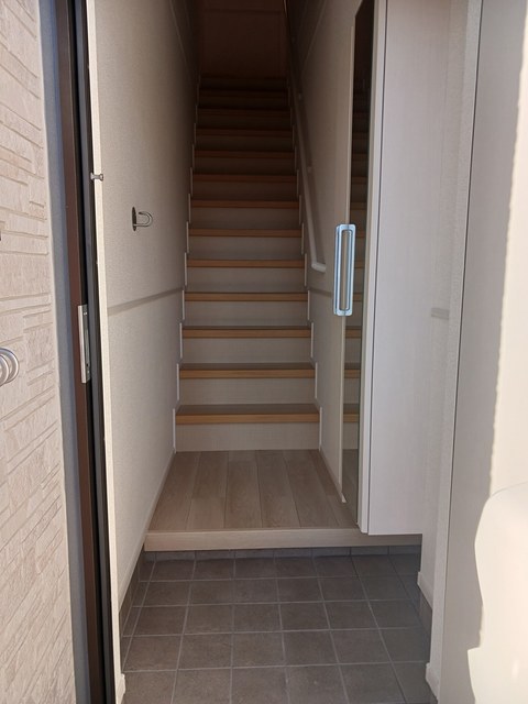 カーサエテルノＣ 玄関