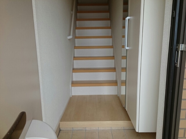 Ｅーフォレスト　Ⅱ棟 玄関