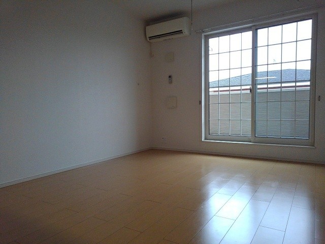 サプリーム　Ⅱ番館 リビング