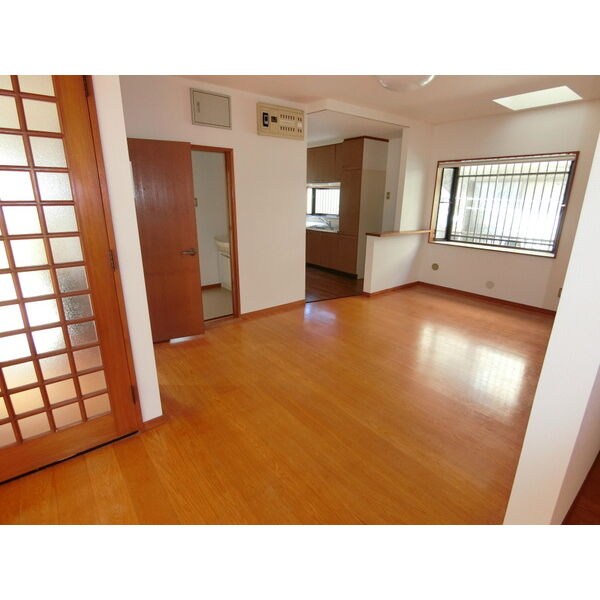 泉が丘貸家 リビング