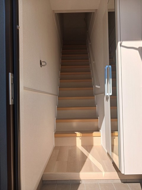 カーサエテルノＣ 玄関