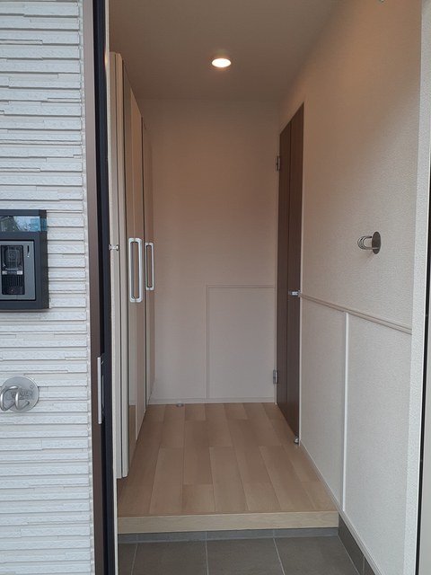 フラワールピナス 玄関